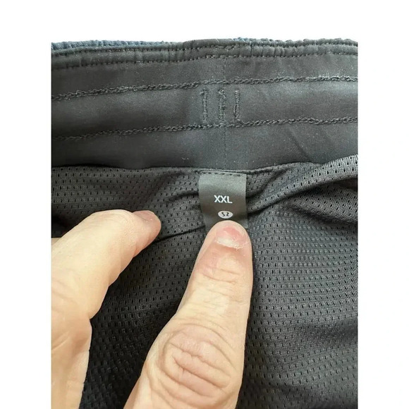Lululemon Men's Black Graphite Grey Pique Fabric Venture Short Size XXL - Picture 4 of 7